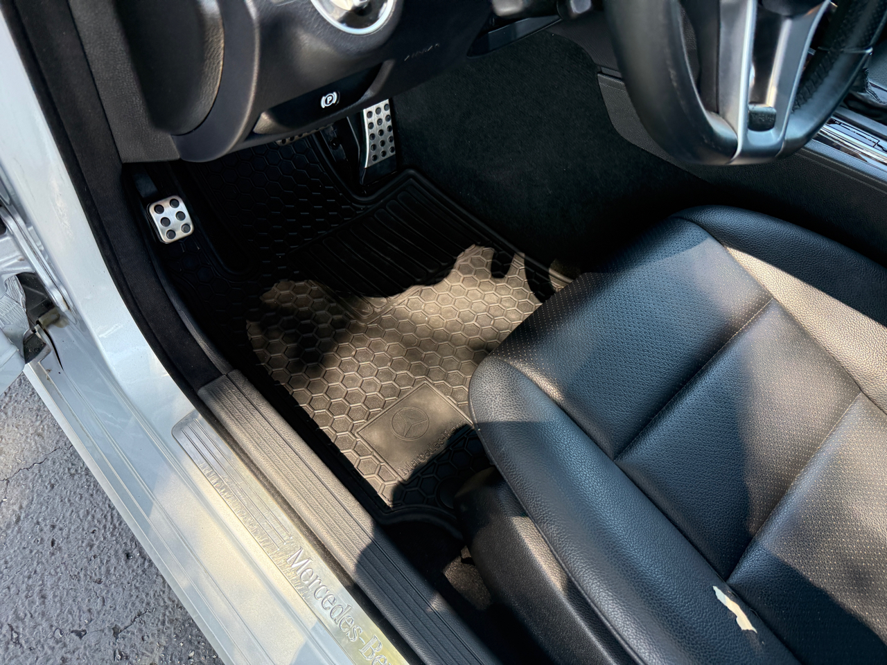 2012 Mercedes Benz C 300 4MATIC Luxury Sedan photo 3