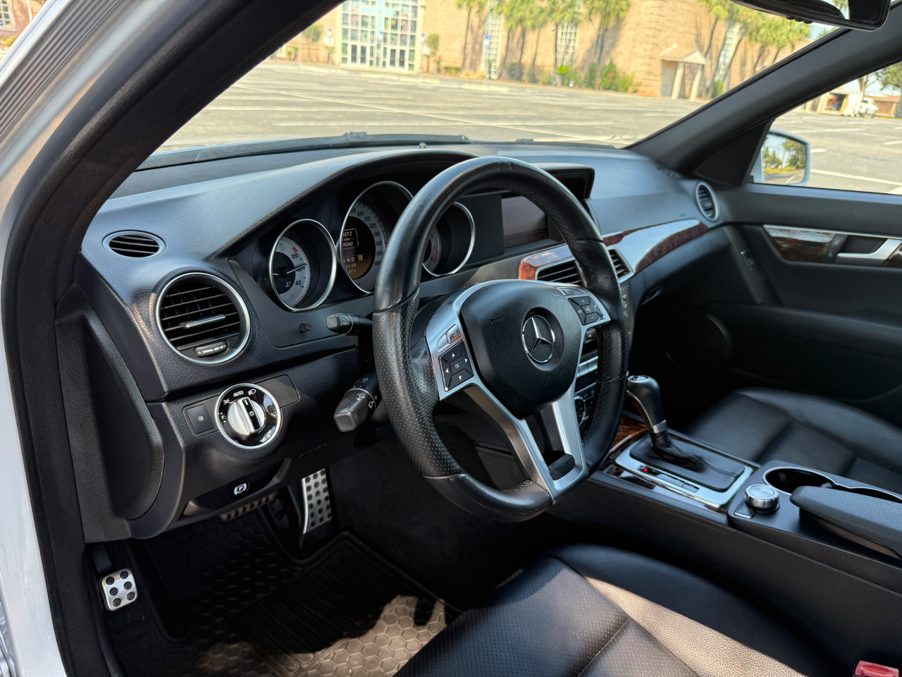 2012 Mercedes Benz C 300 4MATIC Luxury Sedan photo 4
