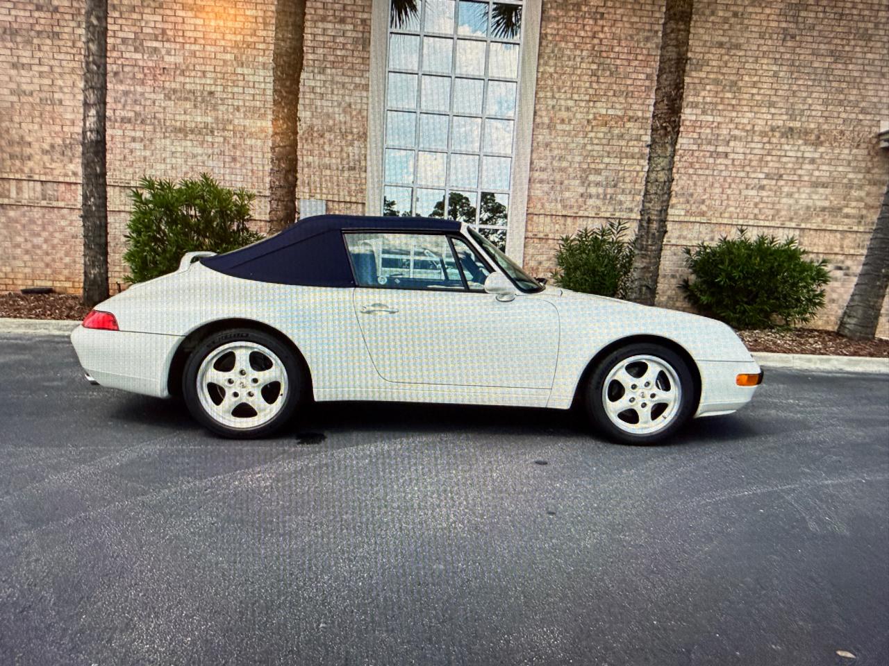 Porsche 911 Carrera Cabriolet 1995