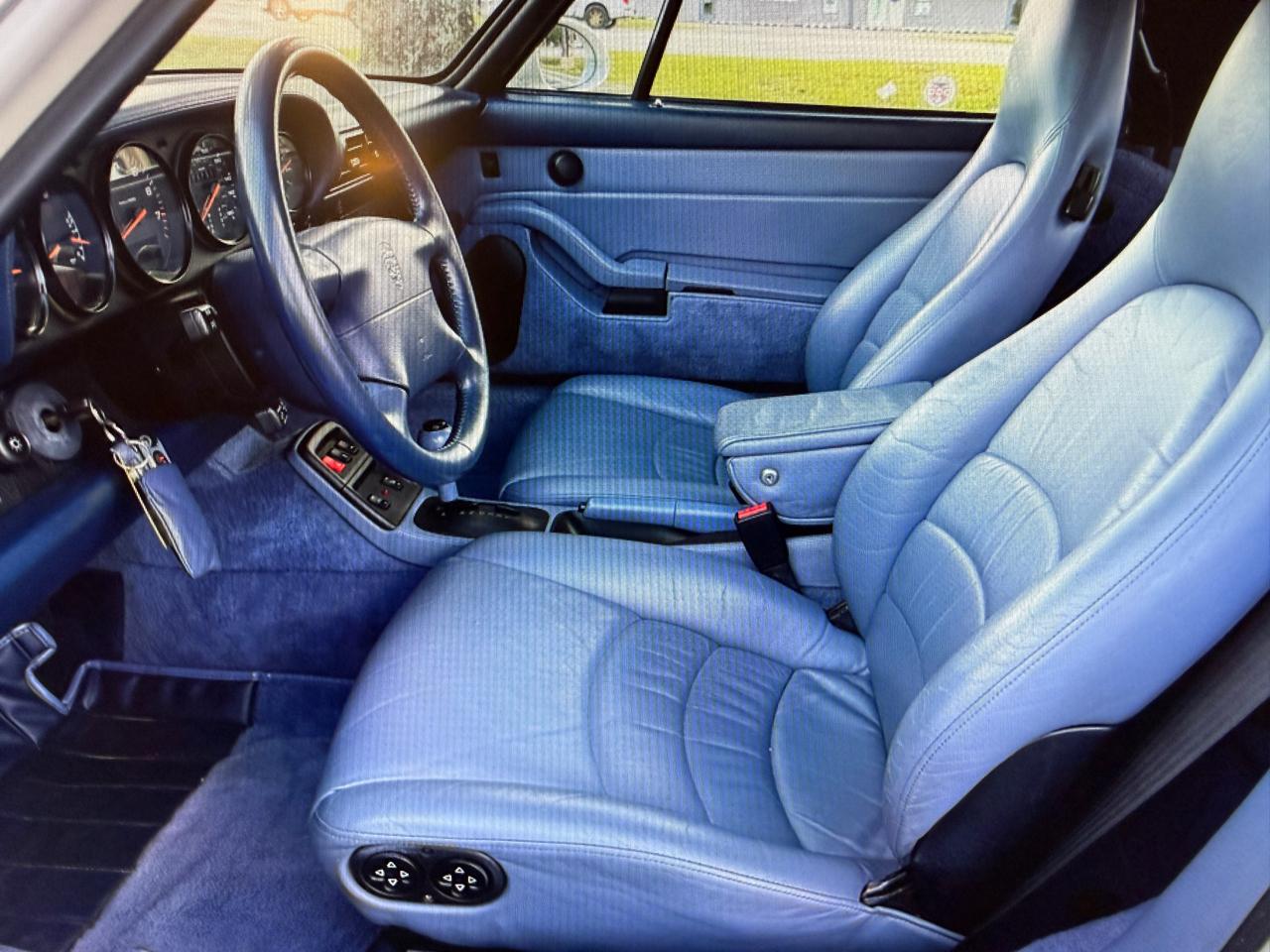 Porsche 911 Carrera Cabriolet 1995