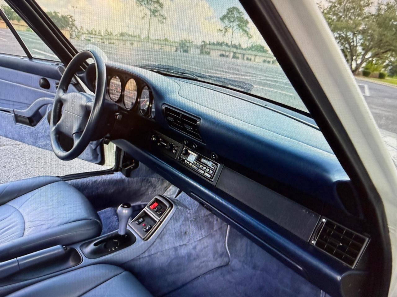 Porsche 911 Carrera Cabriolet 1995