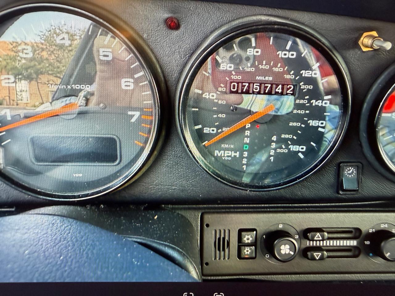 Porsche 911 Carrera Cabriolet 1995
