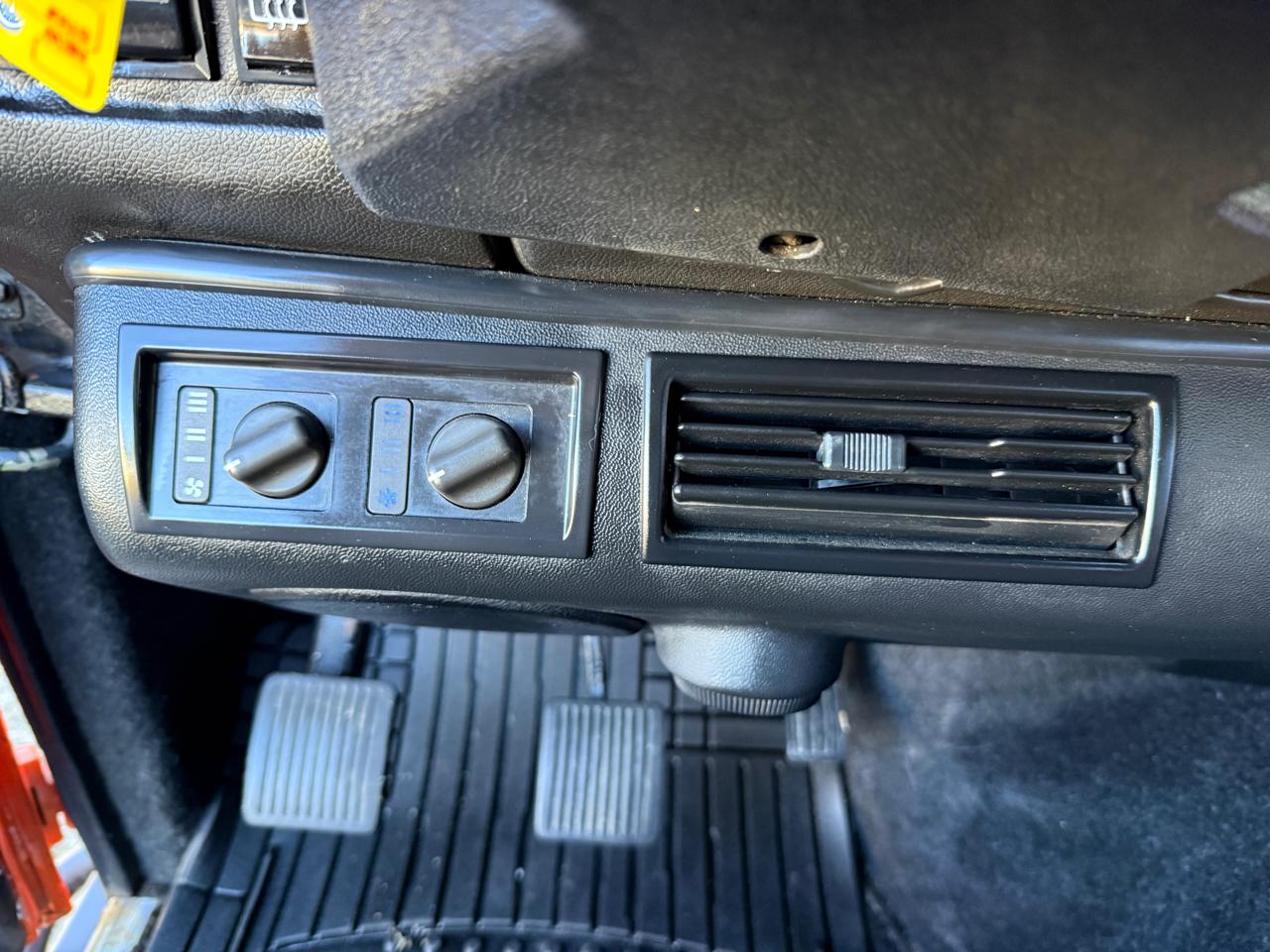 Land Rover Defender 110 4-Door 4WD 1987