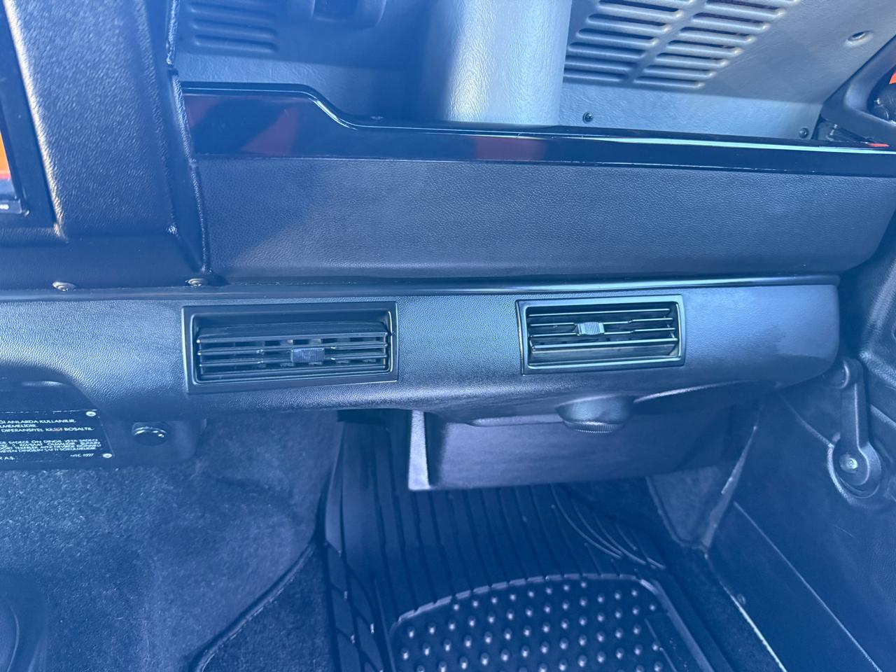 Land Rover Defender 110 4-Door 4WD 1987