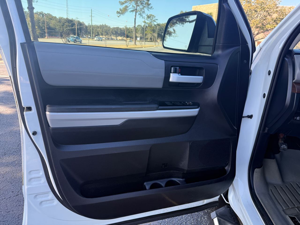 Toyota Tundra Limited 5.7L Double Cab 2WD 2020