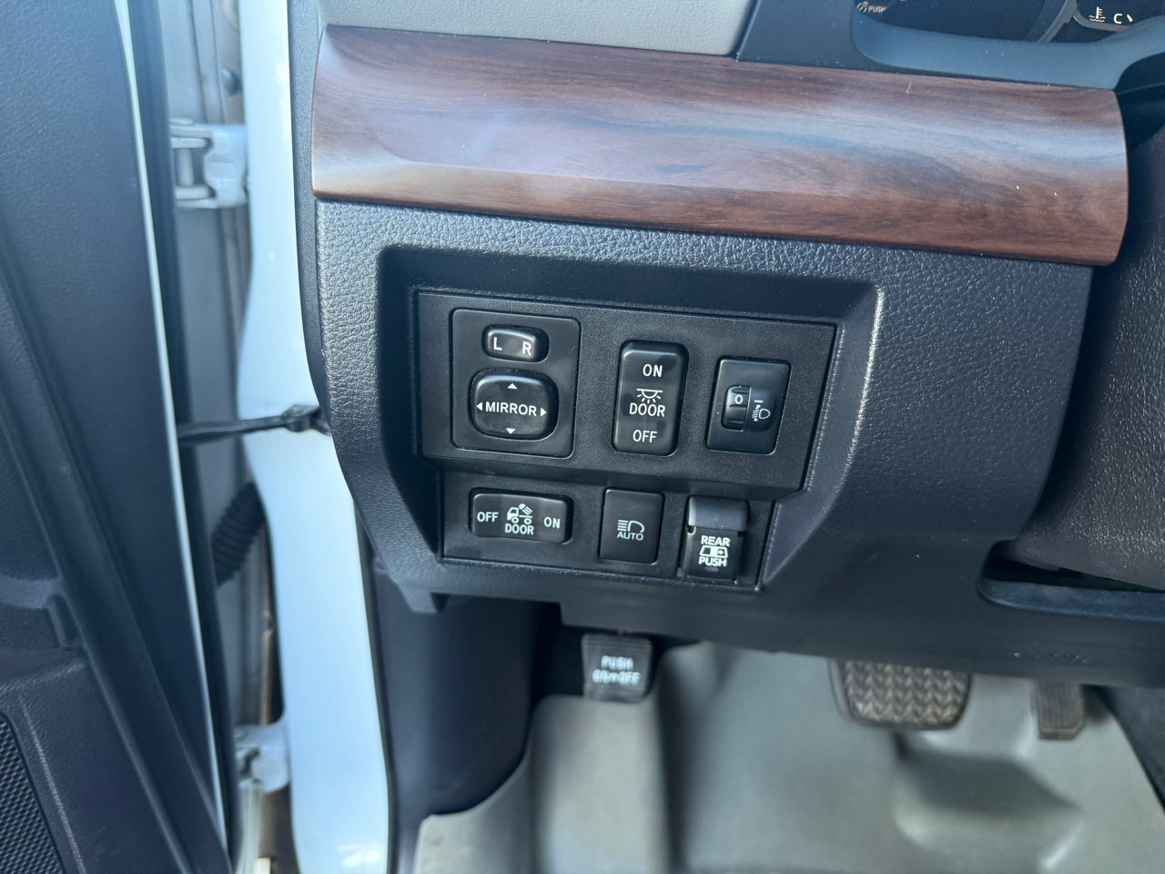 Toyota Tundra Limited 5.7L Double Cab 2WD 2020