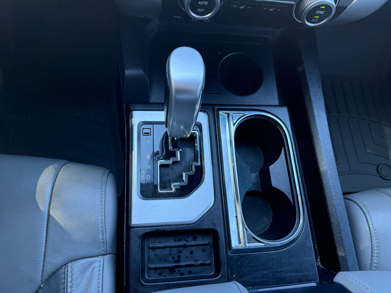 Toyota Tundra Limited 5.7L Double Cab 2WD 2020