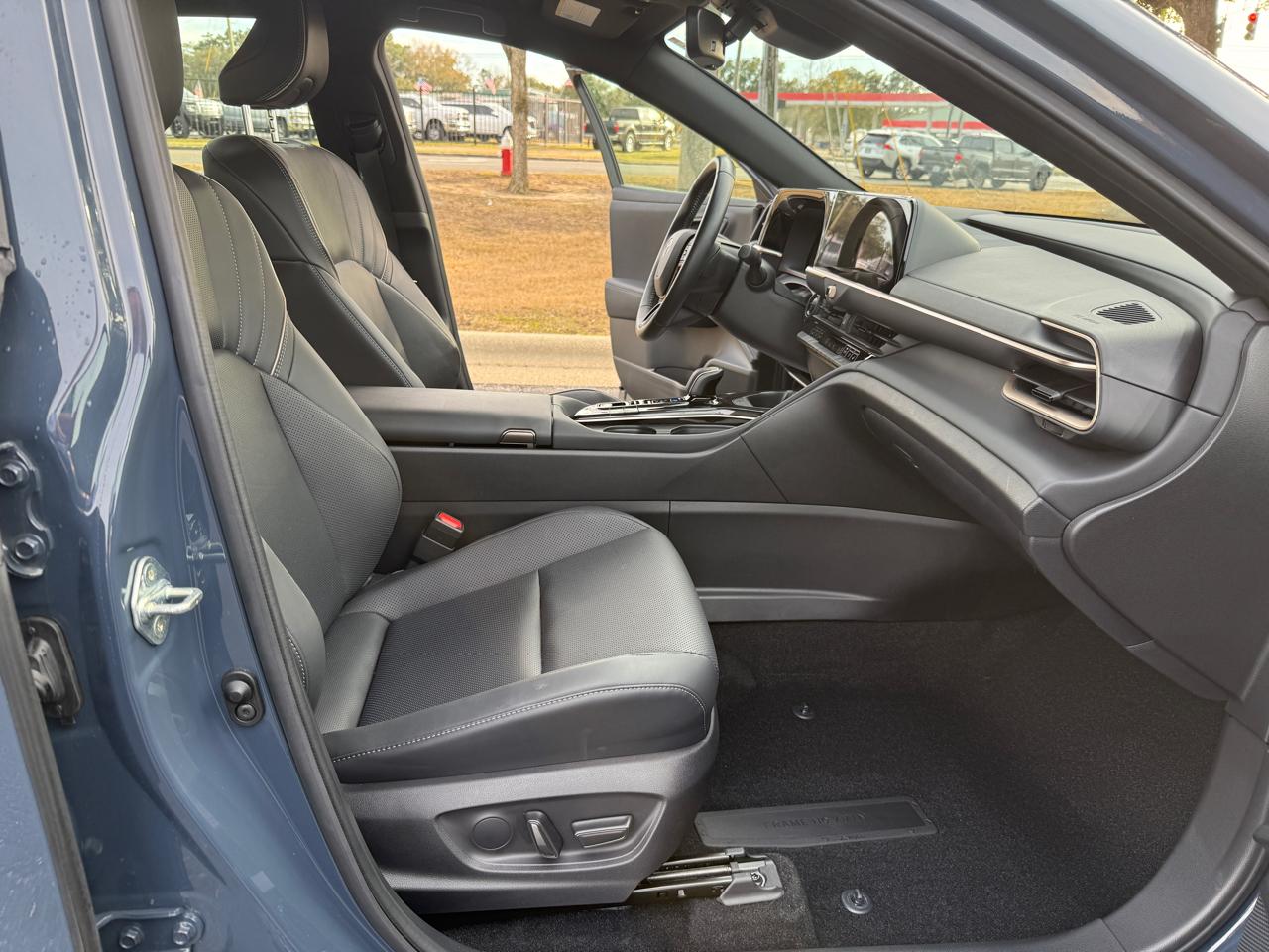 Toyota Crown XLE 2025