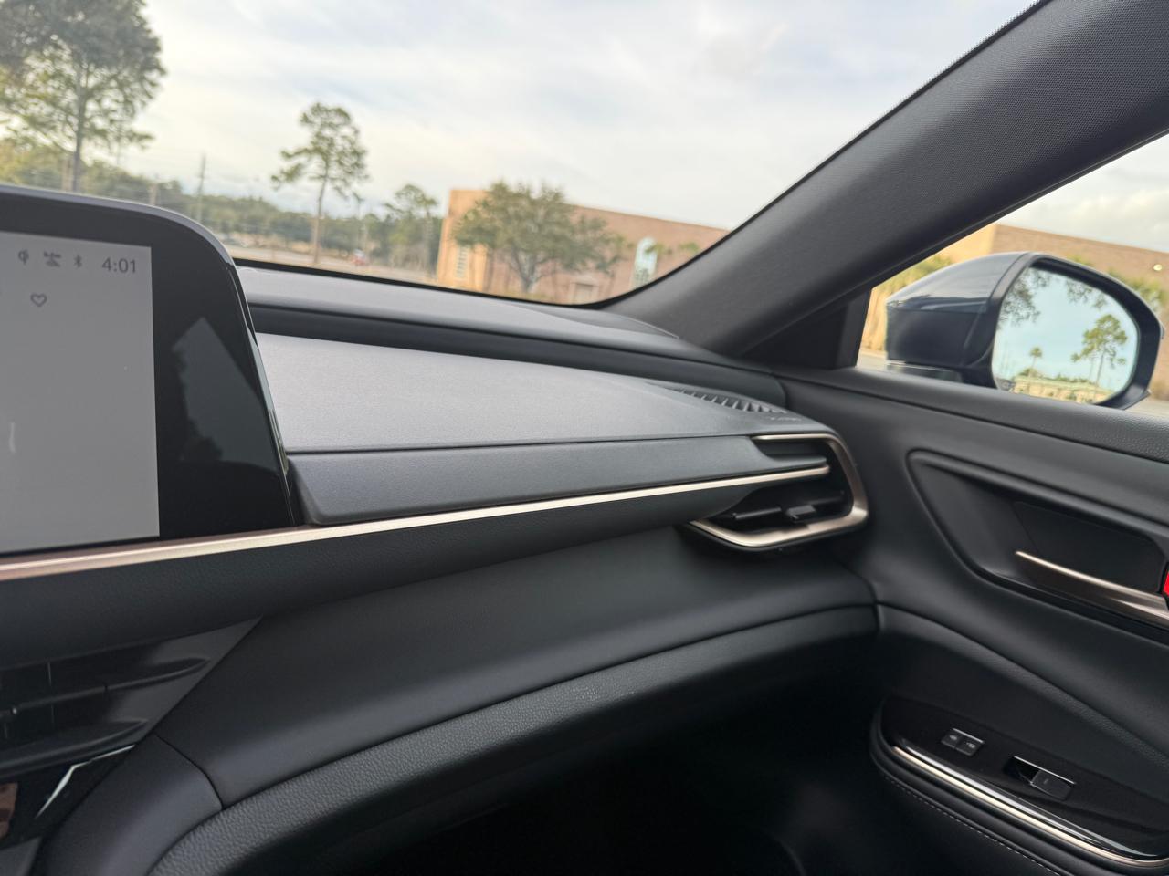 Toyota Crown XLE 2025