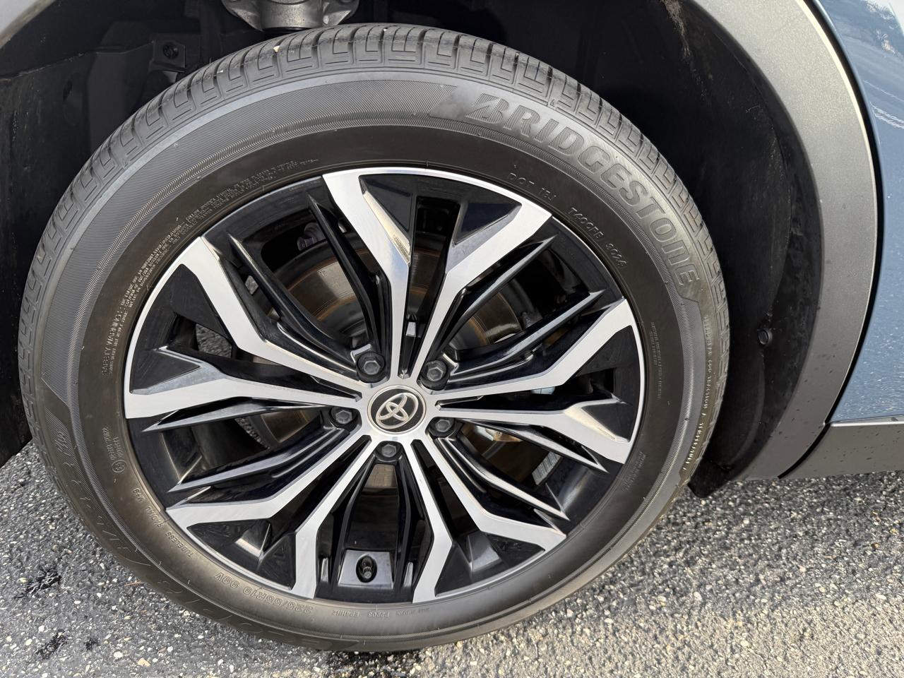 Toyota Crown XLE 2025