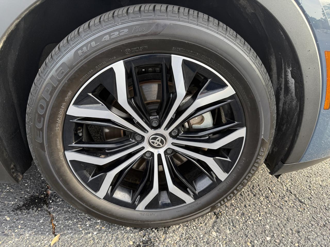 Toyota Crown XLE 2025