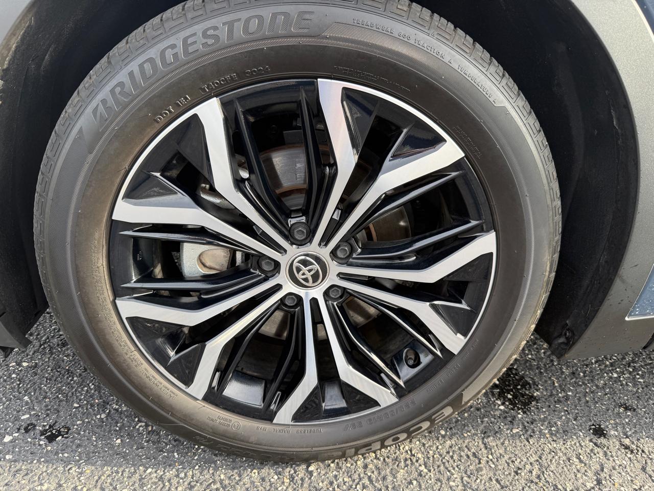 Toyota Crown XLE 2025