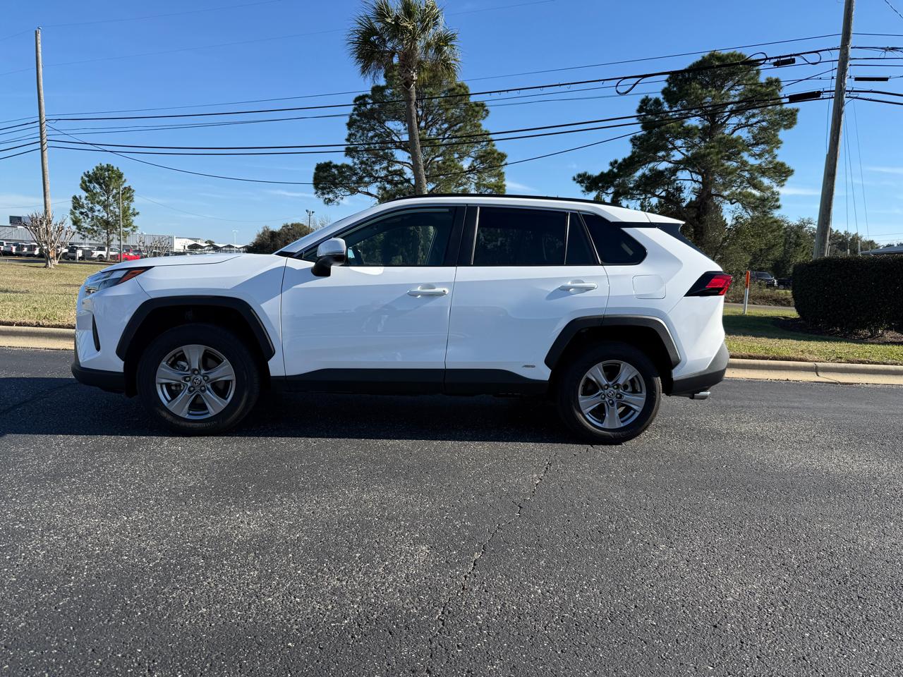 Toyota RAV4 Hybrid XLE 2025