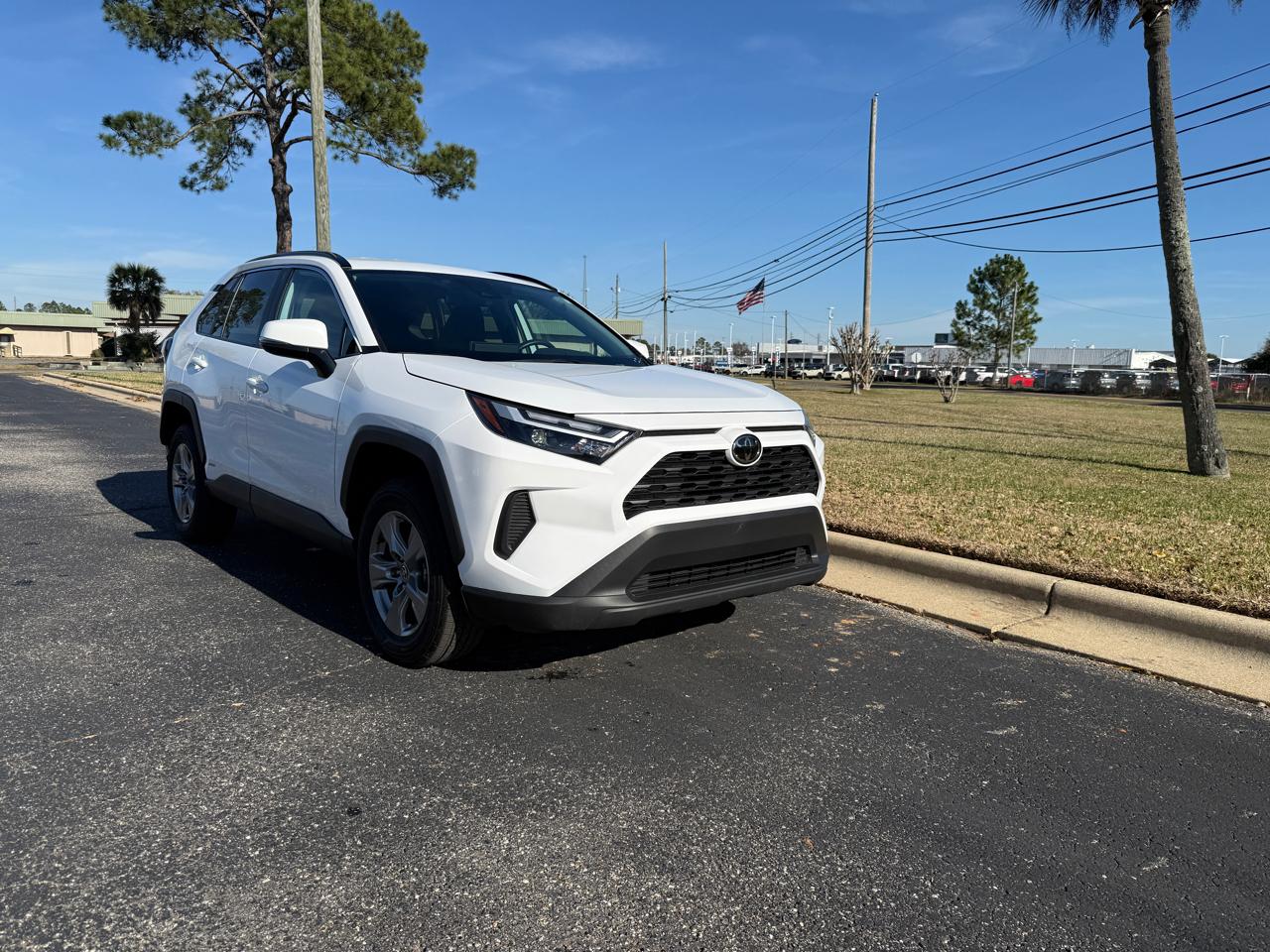 Toyota RAV4 Hybrid XLE 2025