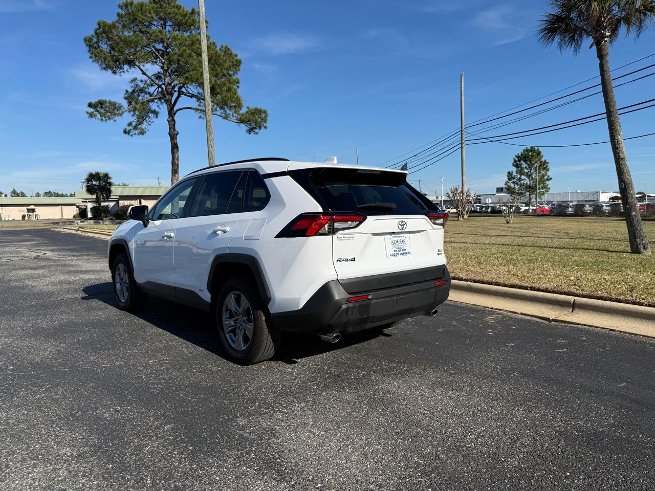 Toyota RAV4 Hybrid XLE 2025