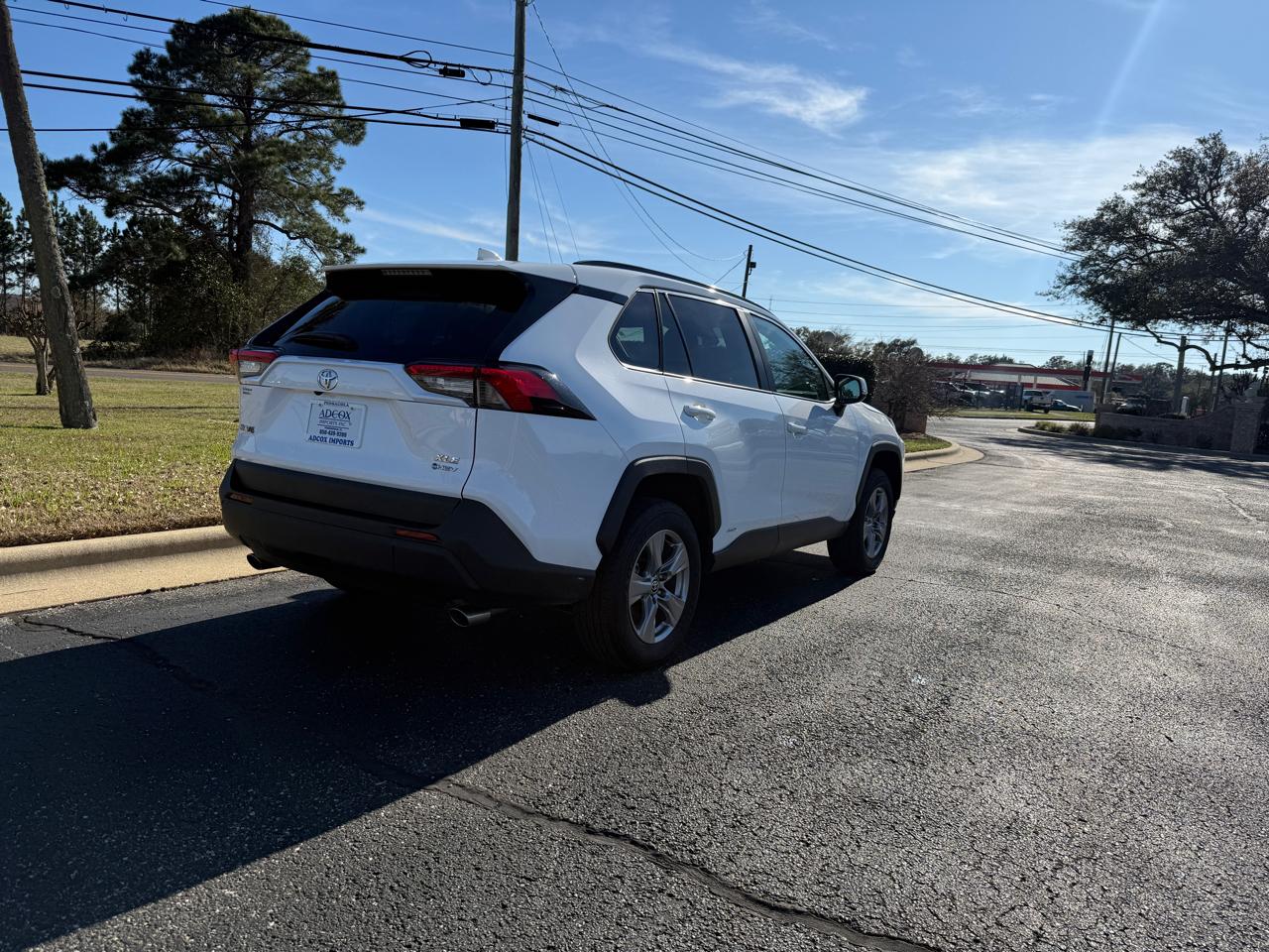 Toyota RAV4 Hybrid XLE 2025