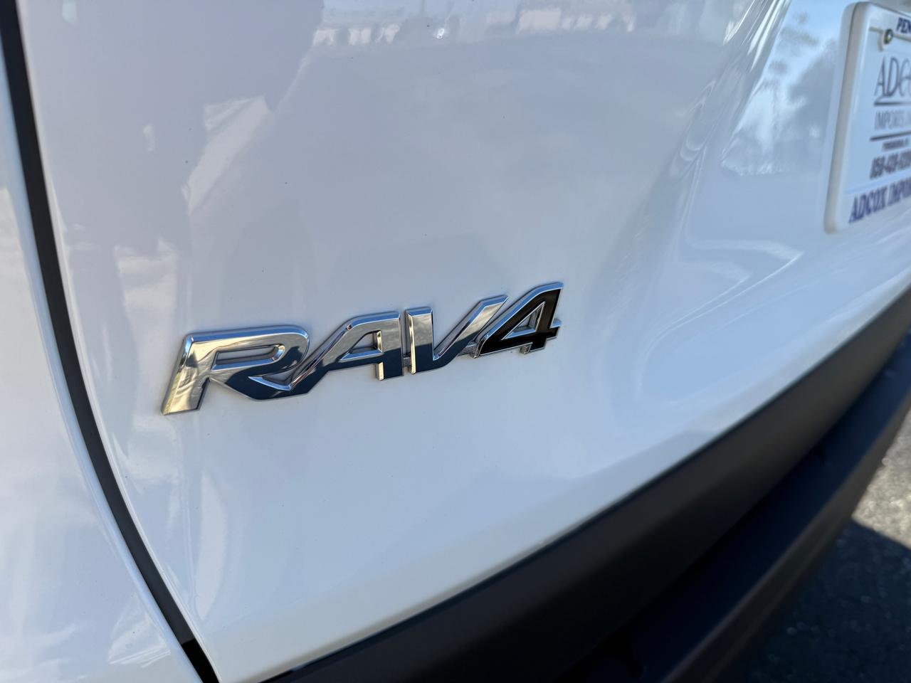 Toyota RAV4 Hybrid XLE 2025