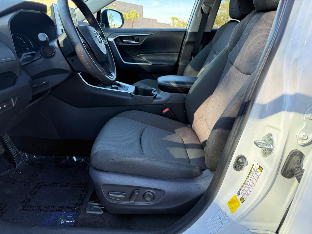 Toyota RAV4 Hybrid XLE 2025