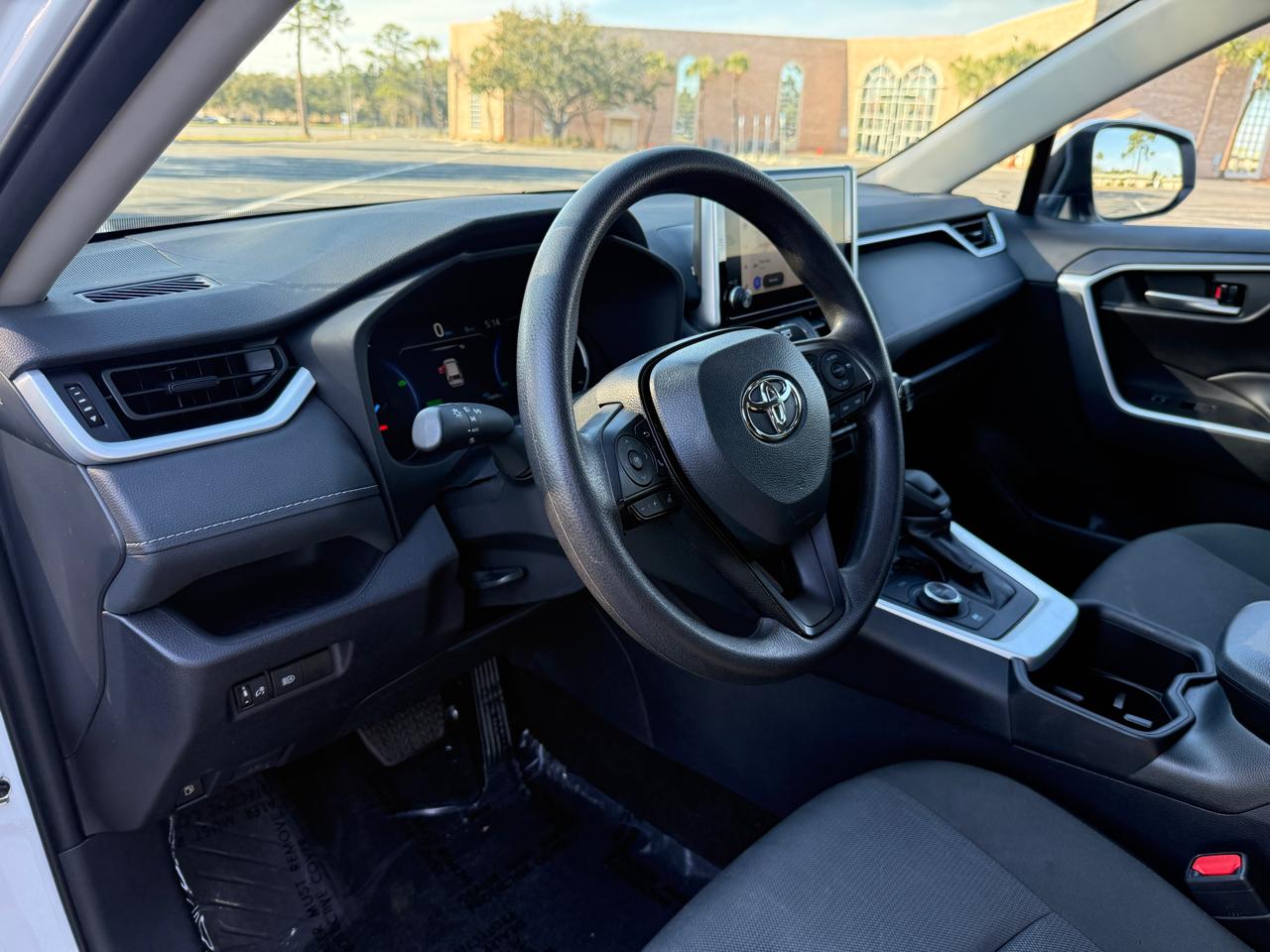 Toyota RAV4 Hybrid XLE 2025