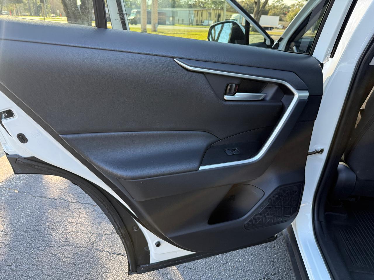 Toyota RAV4 Hybrid XLE 2025