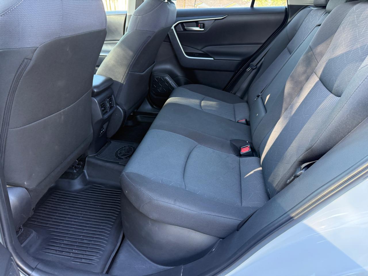 Toyota RAV4 Hybrid XLE 2025