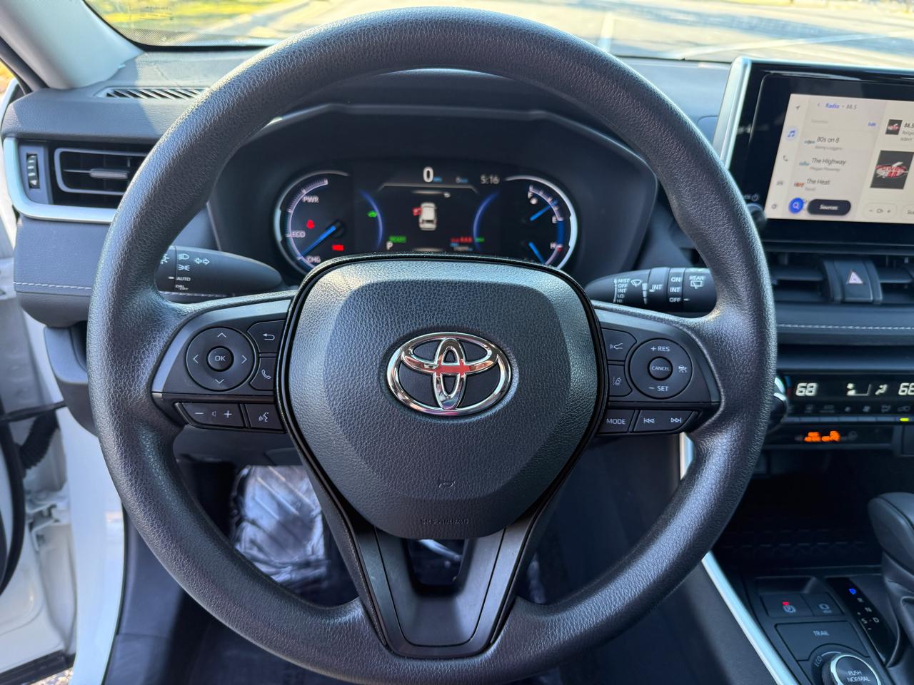 Toyota RAV4 Hybrid XLE 2025