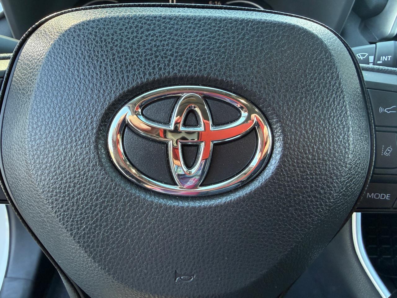 Toyota RAV4 Hybrid XLE 2025