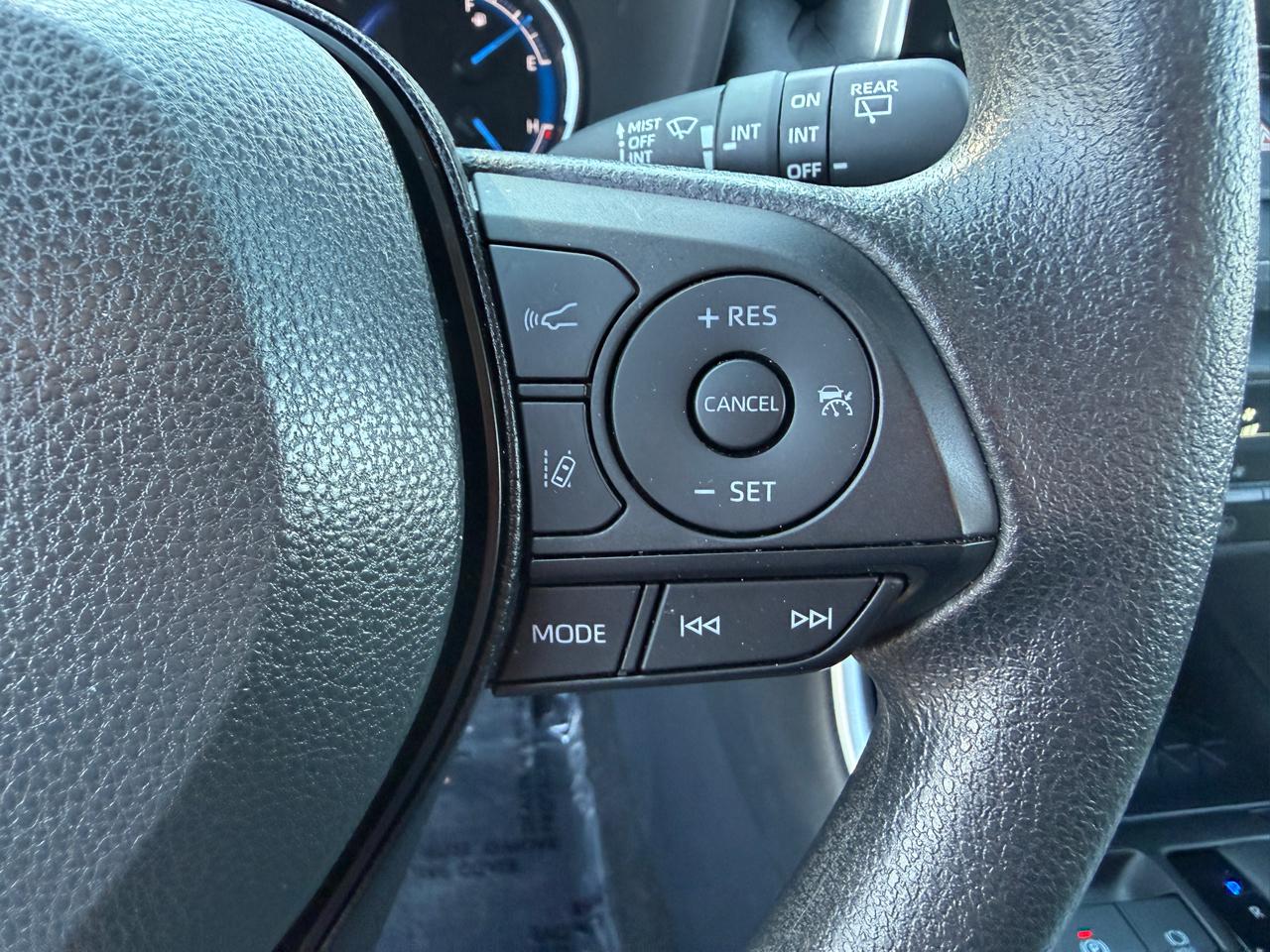 Toyota RAV4 Hybrid XLE 2025