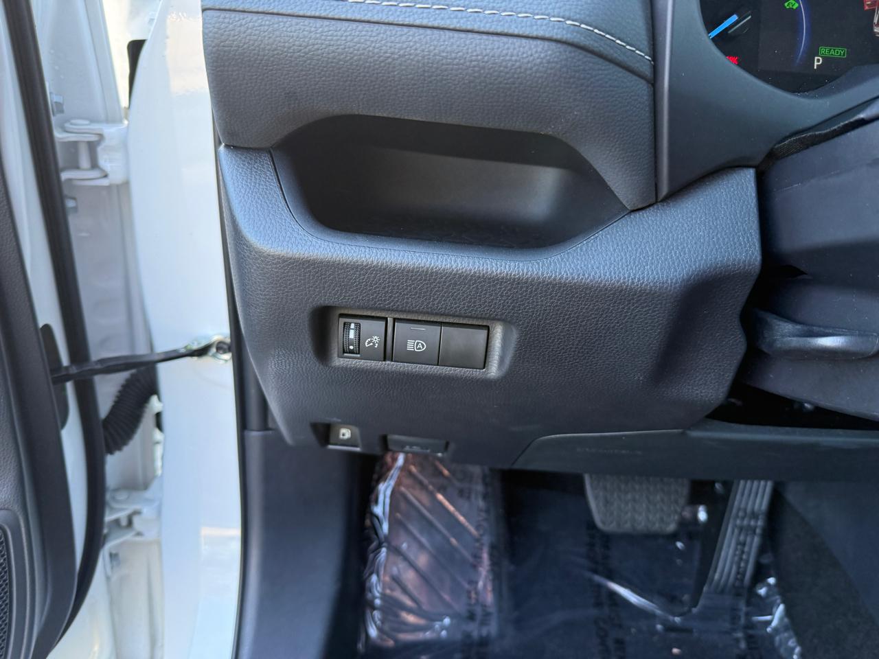 Toyota RAV4 Hybrid XLE 2025