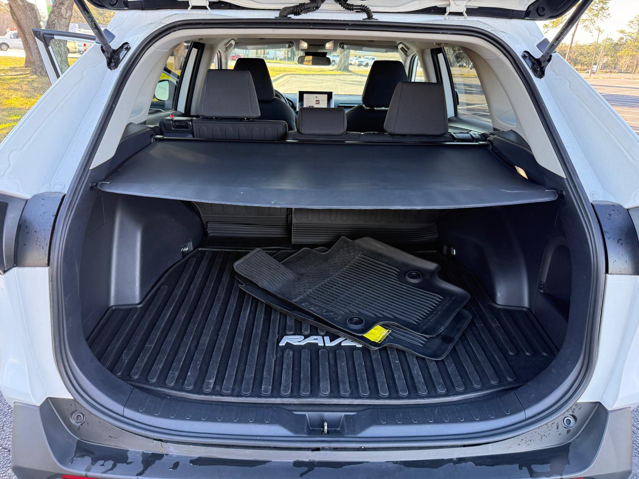 Toyota RAV4 Hybrid XLE 2025