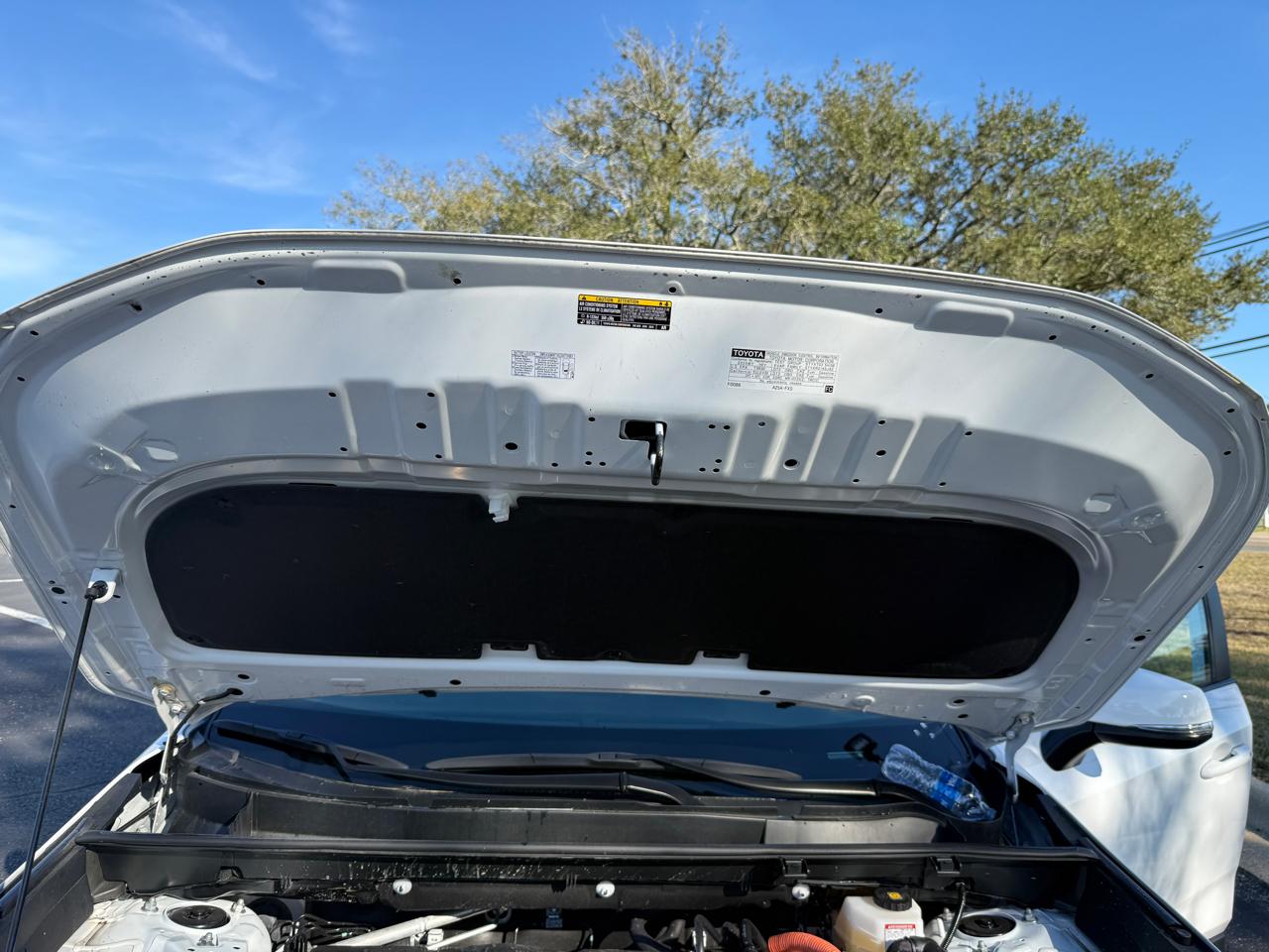 Toyota RAV4 Hybrid XLE 2025