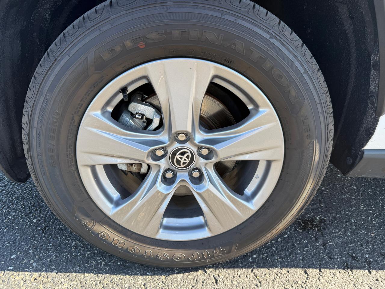 Toyota RAV4 Hybrid XLE 2025