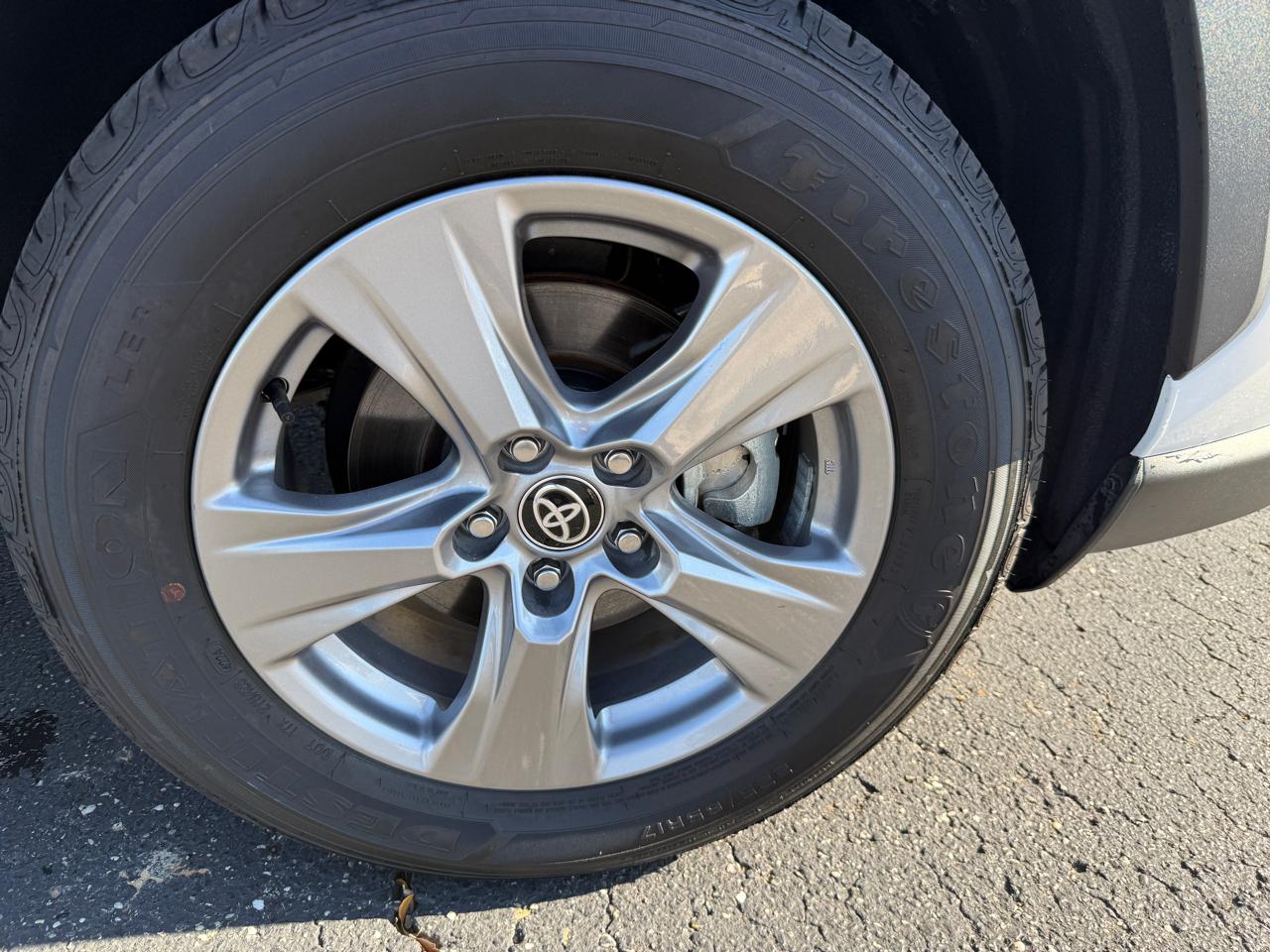 Toyota RAV4 Hybrid XLE 2025