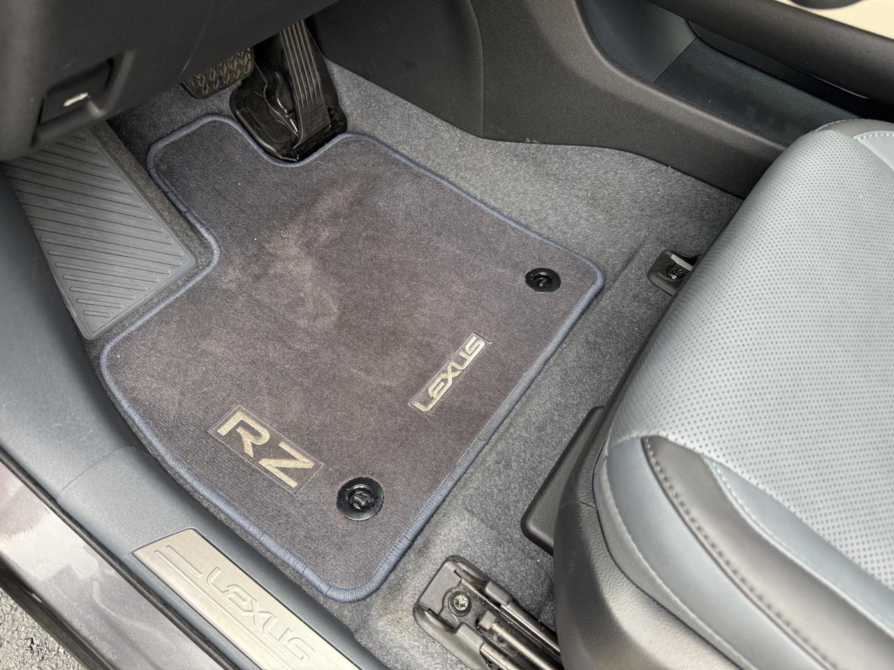 Lexus RZ 450e Premium 2023