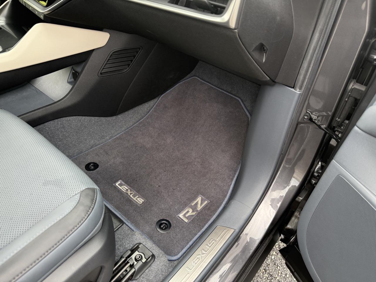 Lexus RZ 450e Premium 2023