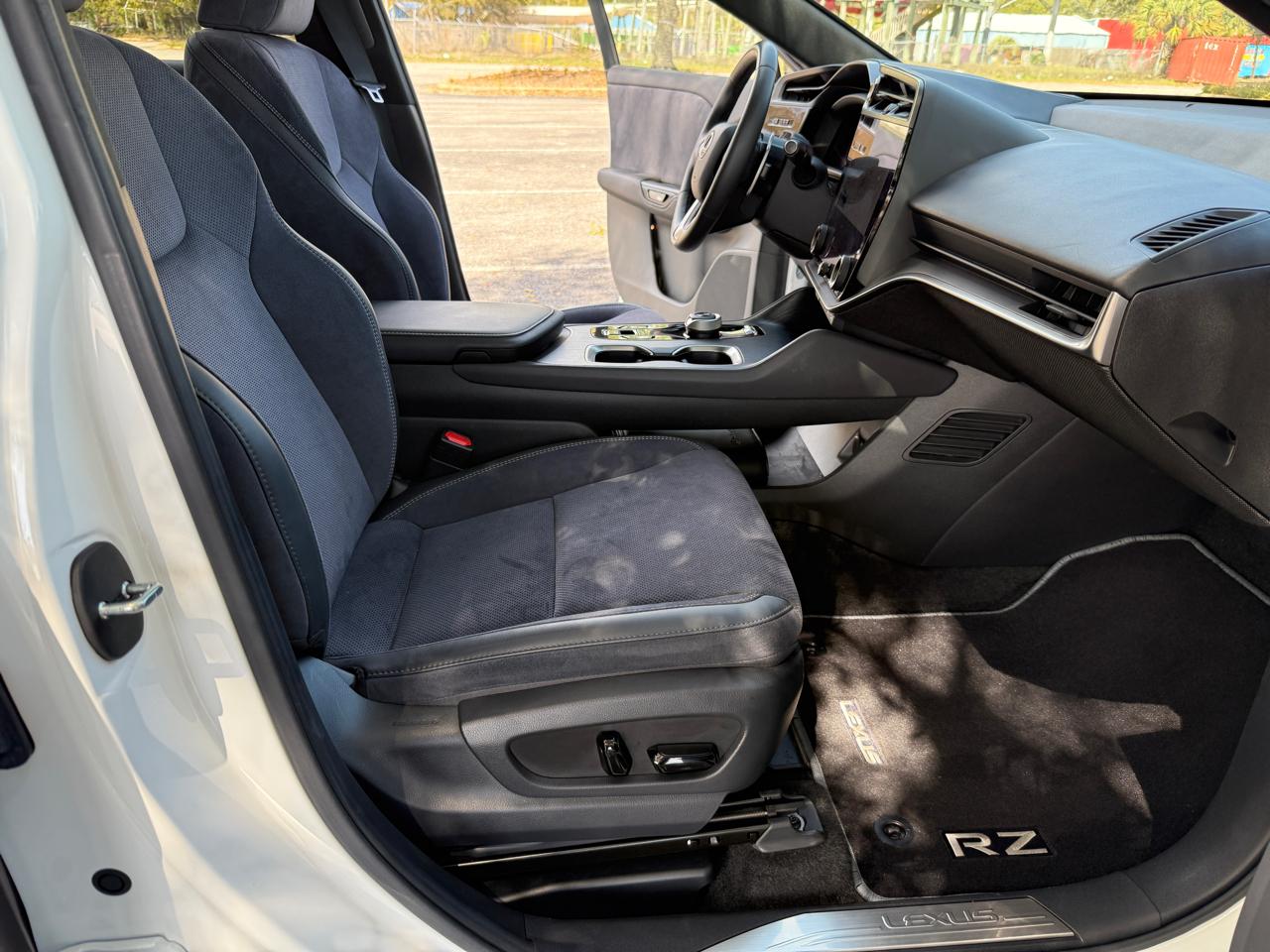 Lexus RZ 450e Premium 2023