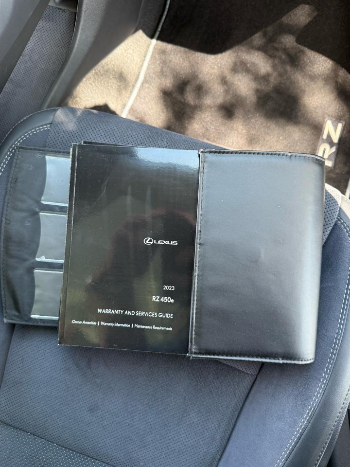 Lexus RZ 450e Premium 2023