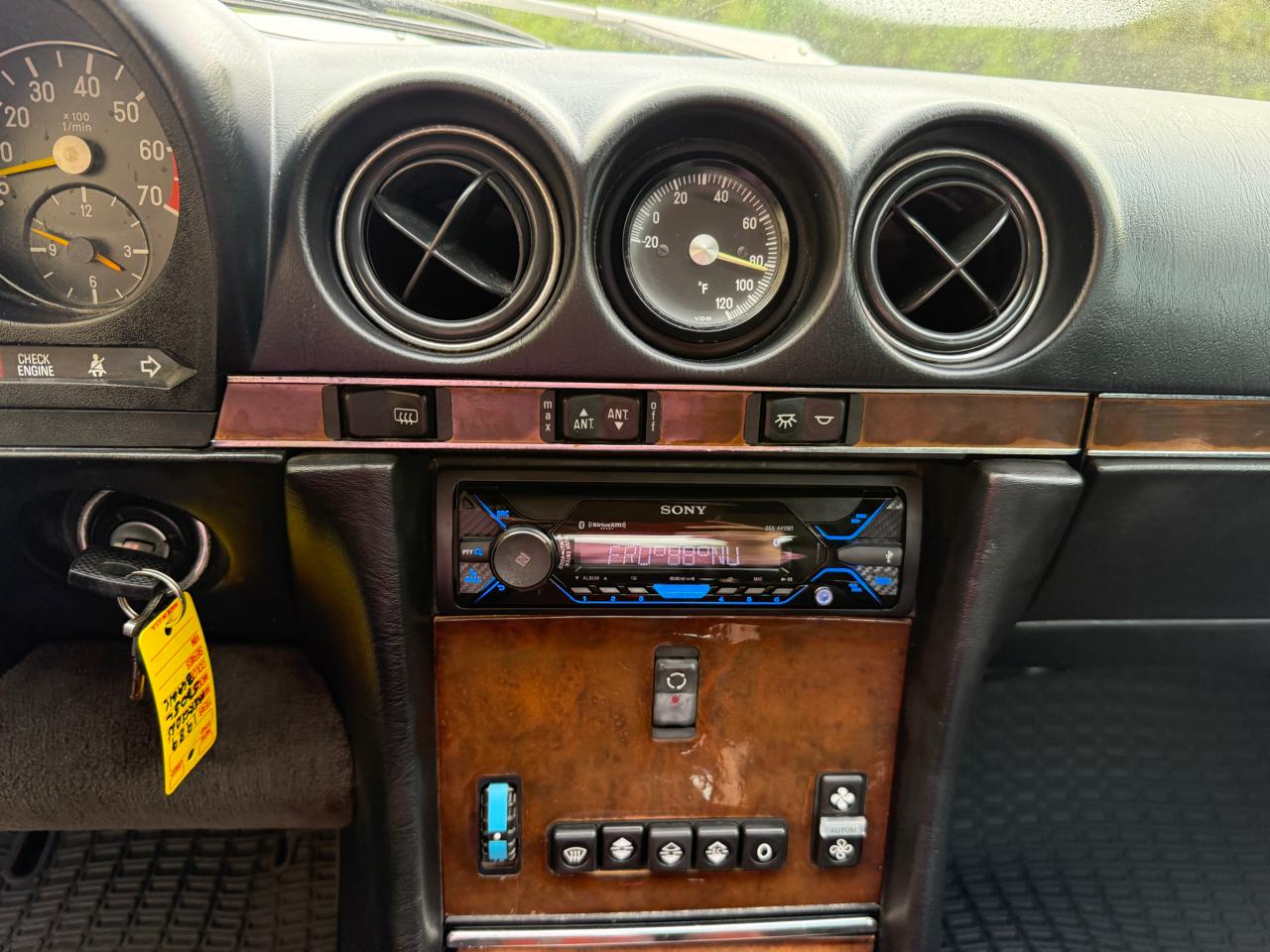 Mercedes-Benz 560 SL coupe 1989