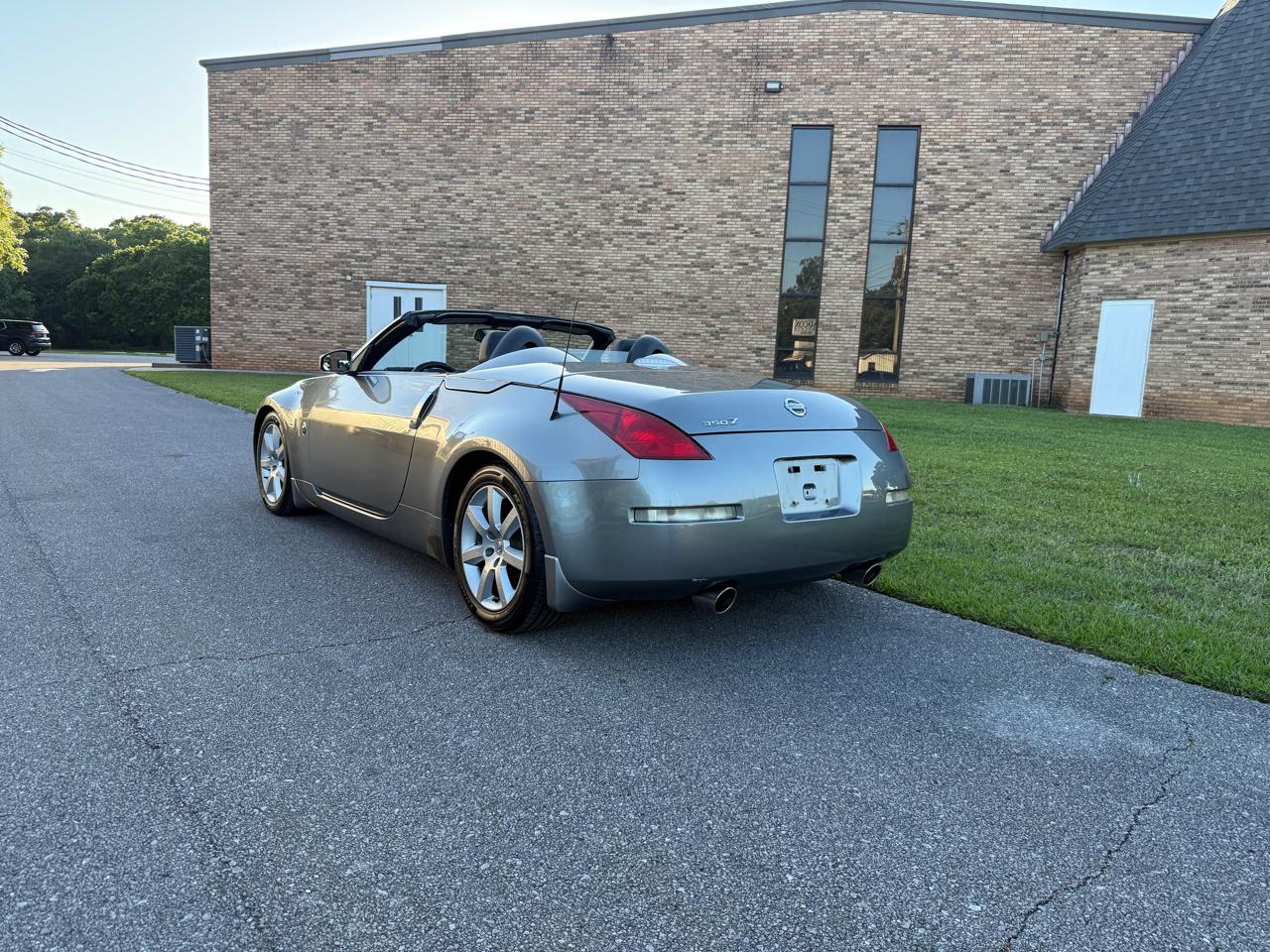 Nissan 350Z Enthusiast Roadster 2004