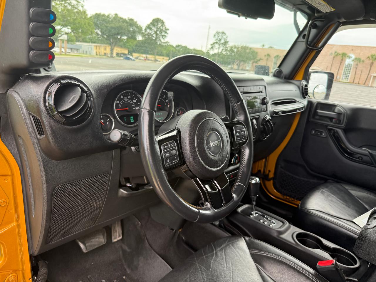 Jeep Wrangler Unlimited Sahara 4WD 2014