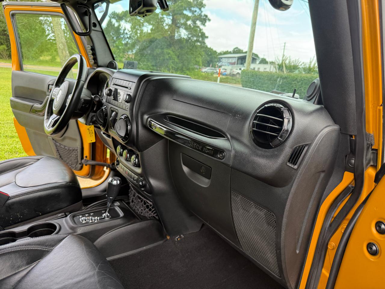 Jeep Wrangler Unlimited Sahara 4WD 2014