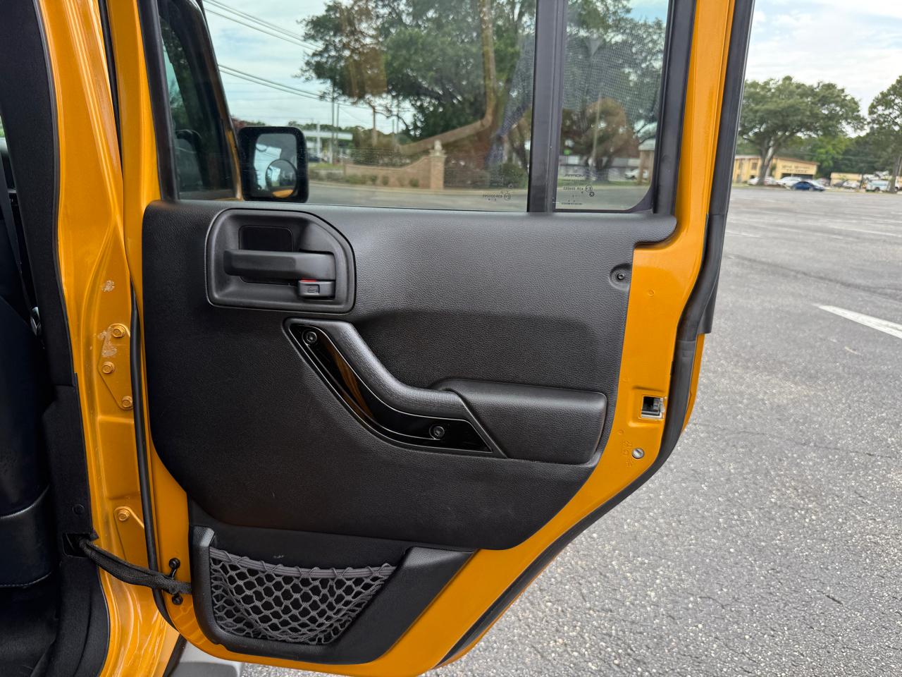 Jeep Wrangler Unlimited Sahara 4WD 2014