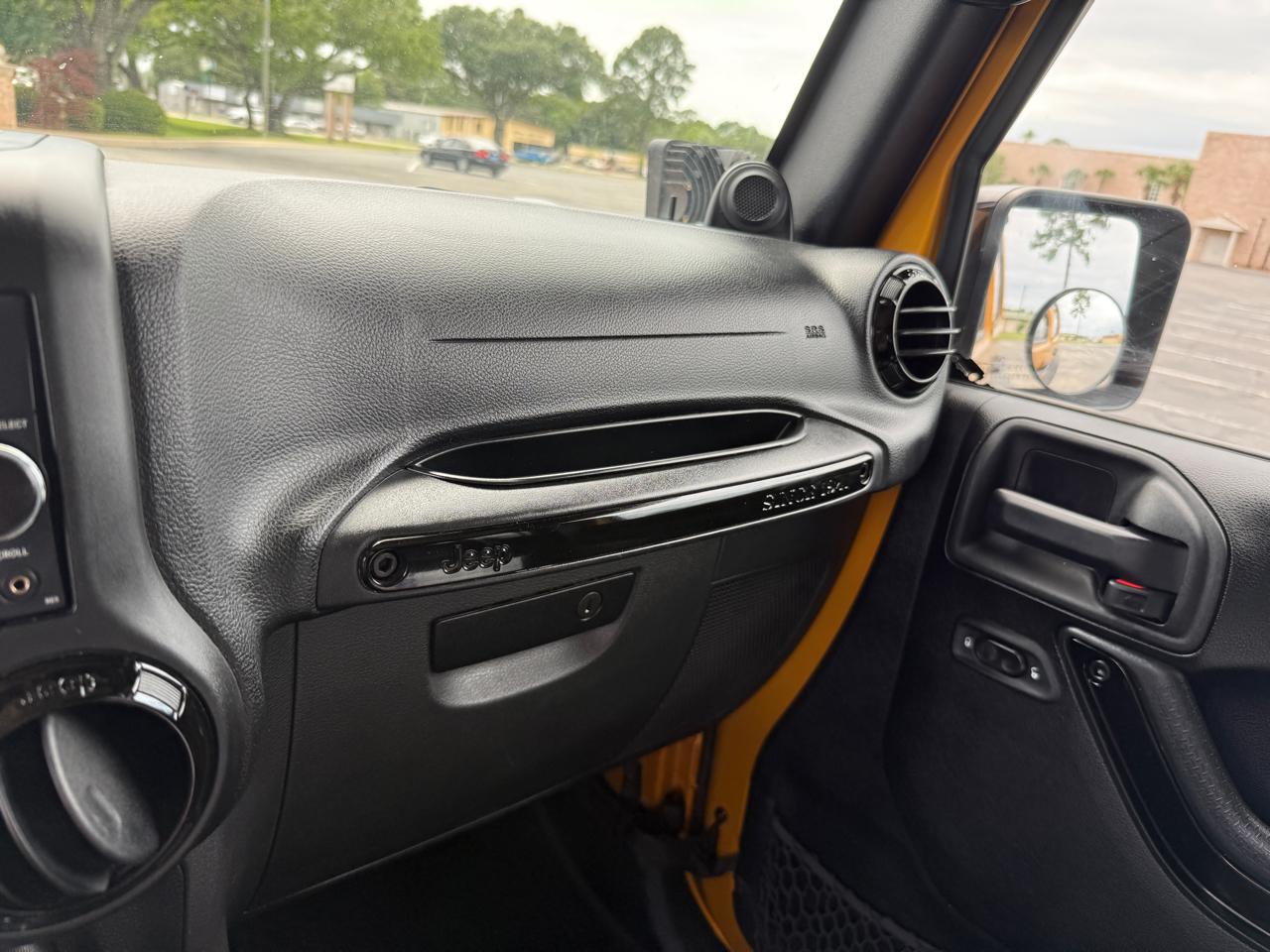 Jeep Wrangler Unlimited Sahara 4WD 2014
