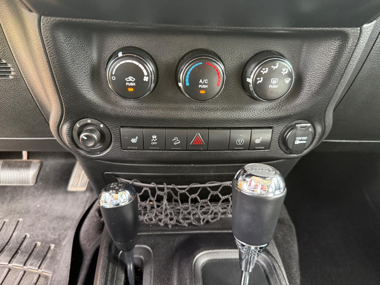 Jeep Wrangler Unlimited Sahara 4WD 2014