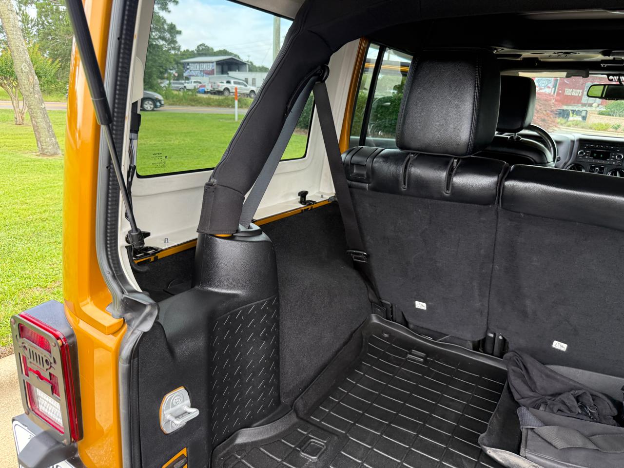 Jeep Wrangler Unlimited Sahara 4WD 2014