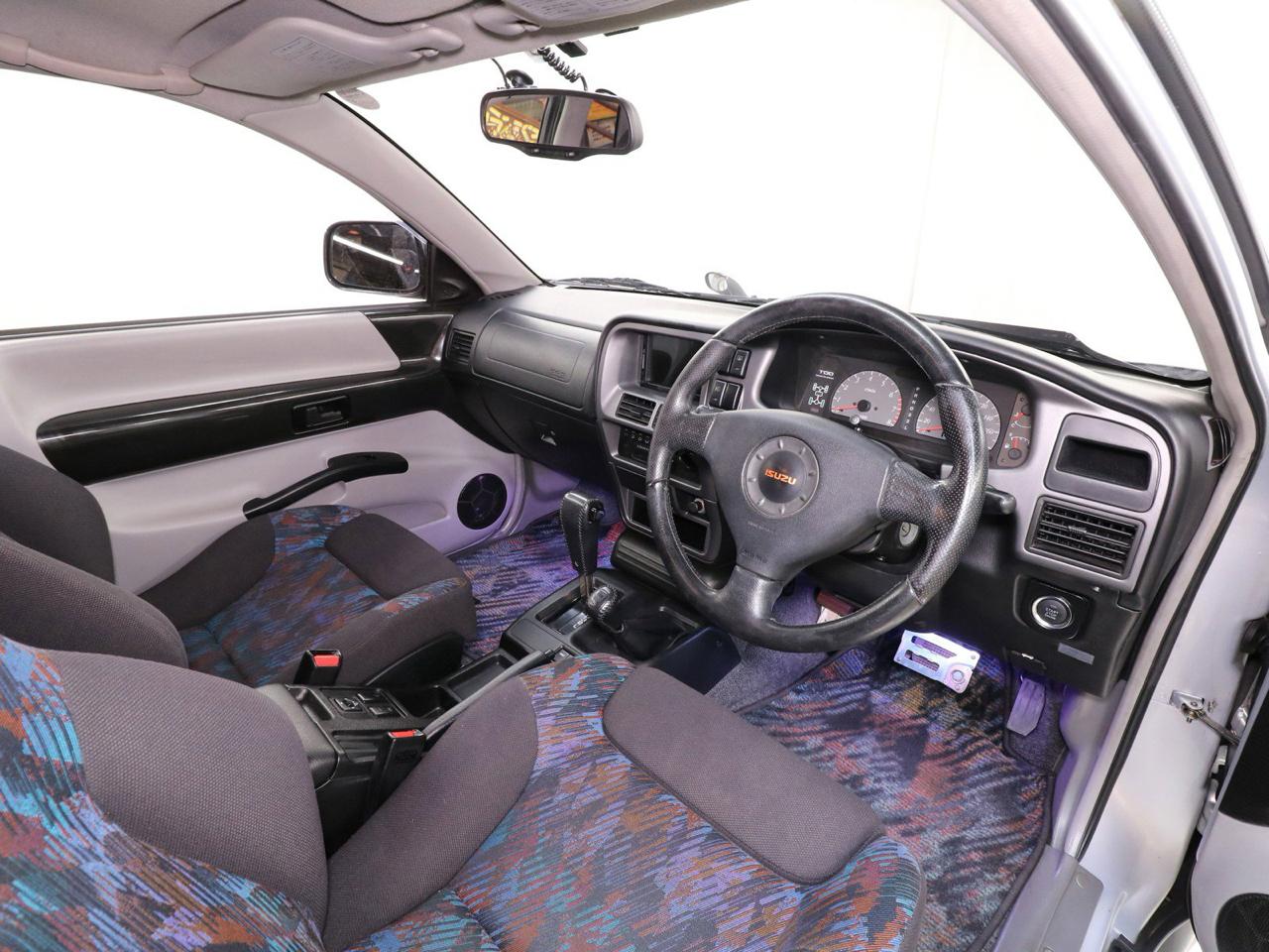 Isuzu VehiCROSS 2dr 4WD 1997