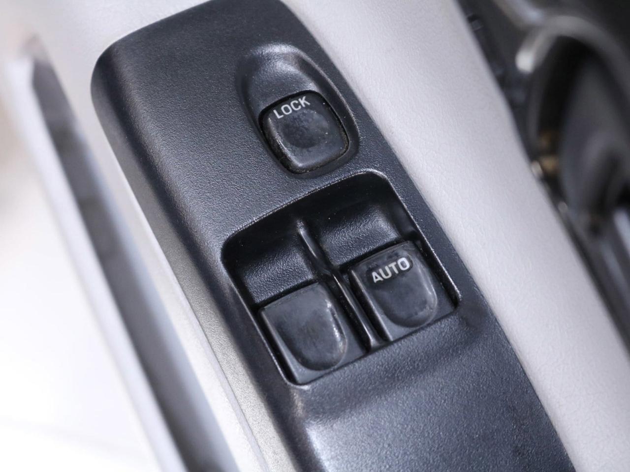Isuzu VehiCROSS 2dr 4WD 1997