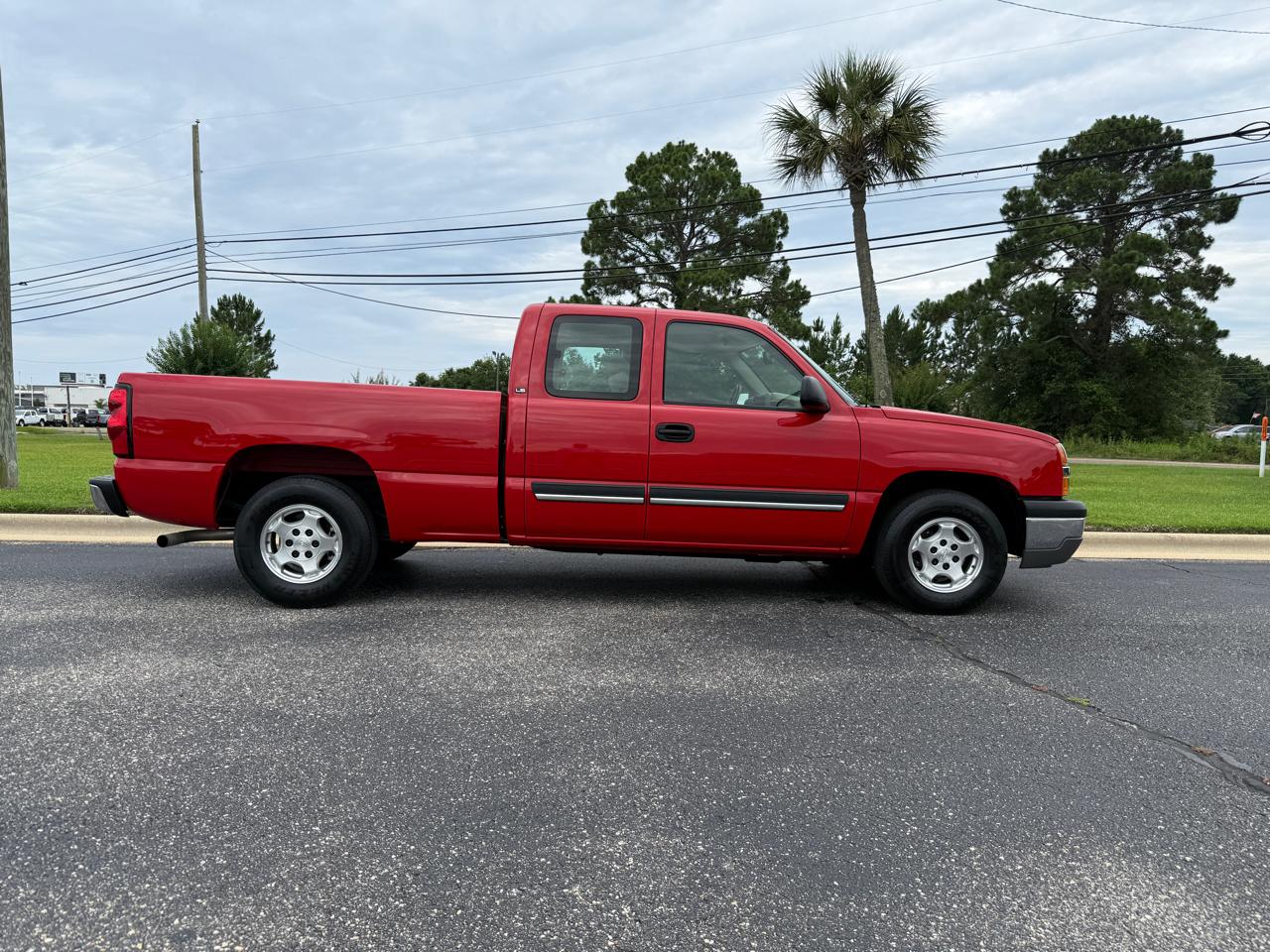 Chevrolet Silverado 1500 LS Ext. Cab Short Bed 2WD 2004