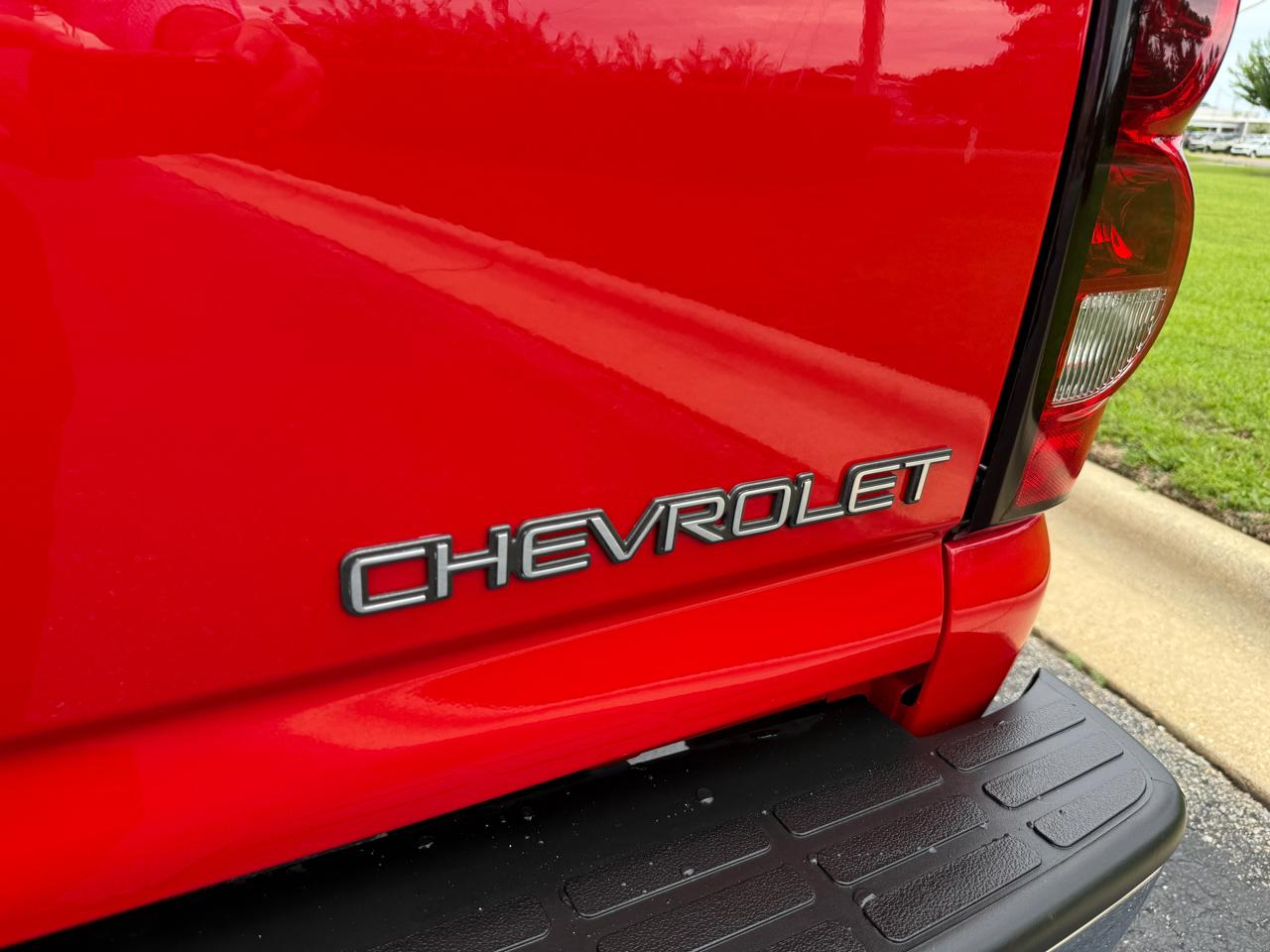 Chevrolet Silverado 1500 LS Ext. Cab Short Bed 2WD 2004