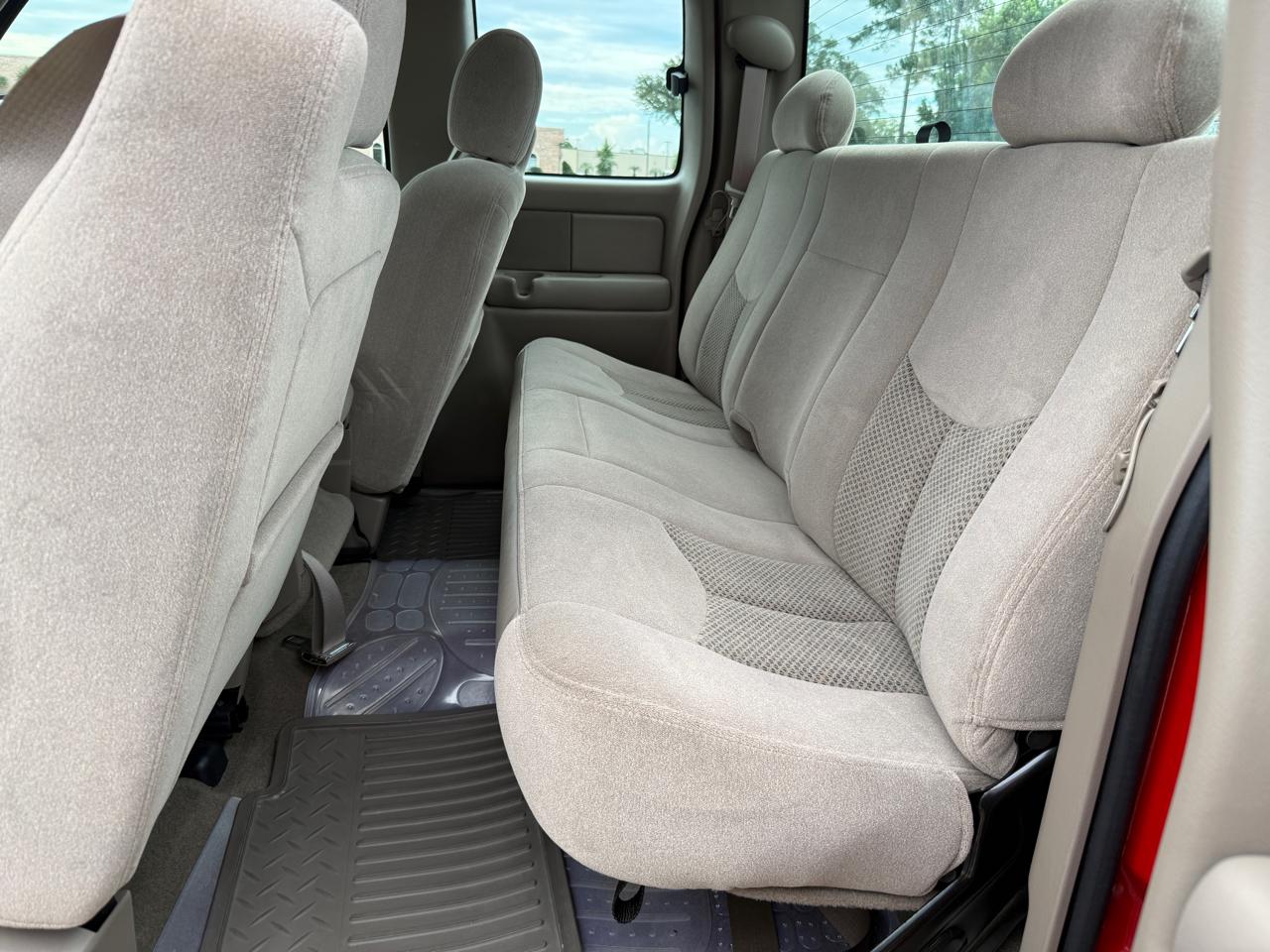 Chevrolet Silverado 1500 LS Ext. Cab Short Bed 2WD 2004